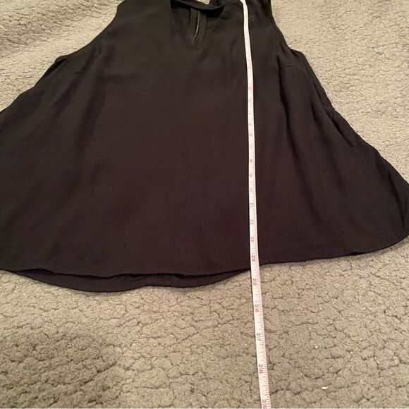 Jasmine & Juliana Solid Black Keyhole Halter Top Size Medium Sleeveless - Picture 6 of 8